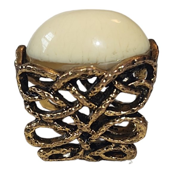 Amrita Singh Large White Jade Cabochon Open Work Filigree Antique Gold Ring - Picture 1 of 5